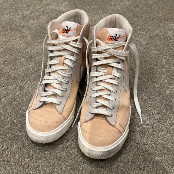 Women’s size 9 custom pink and grey nike blazers - Picture 2 of 4